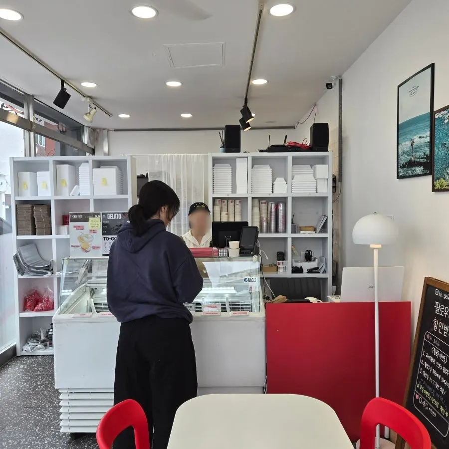 빨간색 Hi GELATO 간판