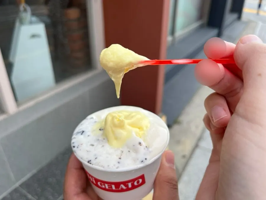 맛보기 옥수수수퍼노바가 올라간 젤라또 컵
