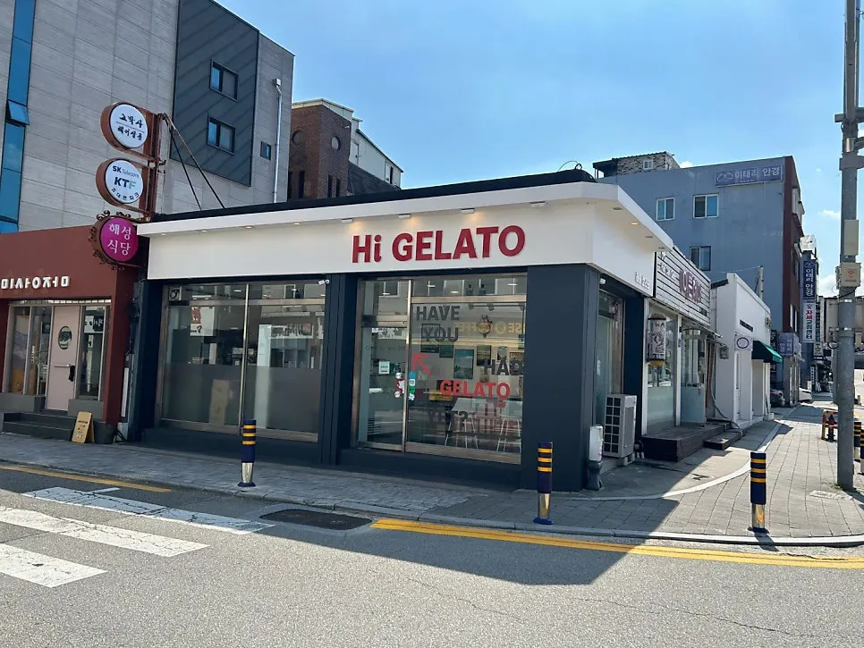 Hi Gelato's exterior on the corner of a crossroads