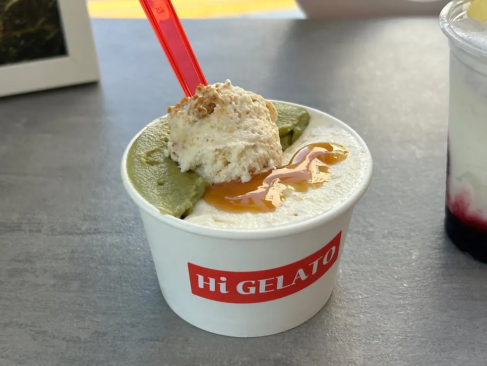 Hi Gelato Signature and a large cup gelato together