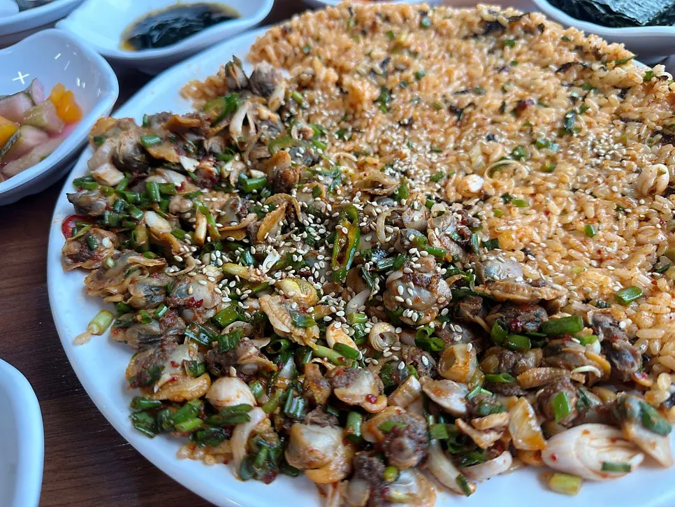 Cockle bibimbap piled high with cockles