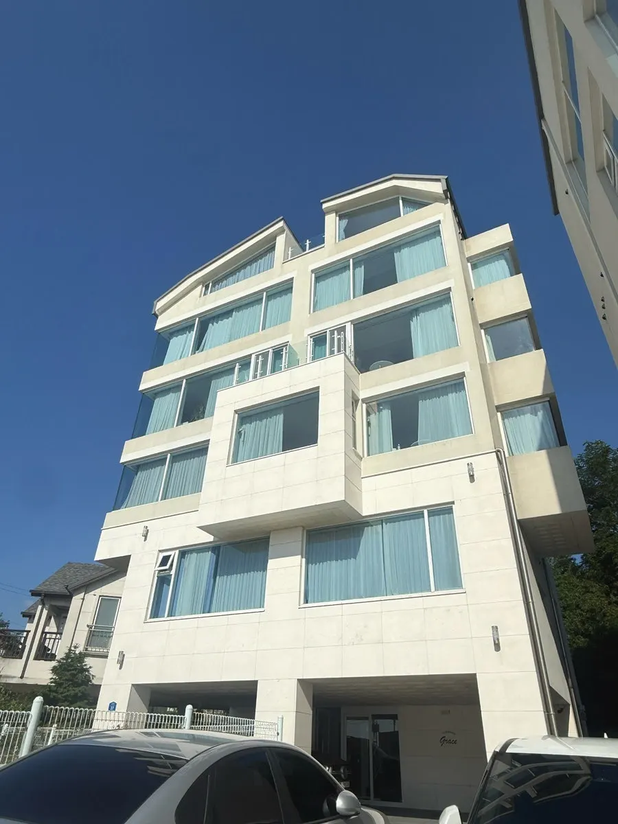 White-toned exterior of Dangsinuianmok Juncheon