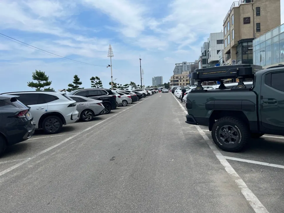 View of the Gangmun Beach public parking lot