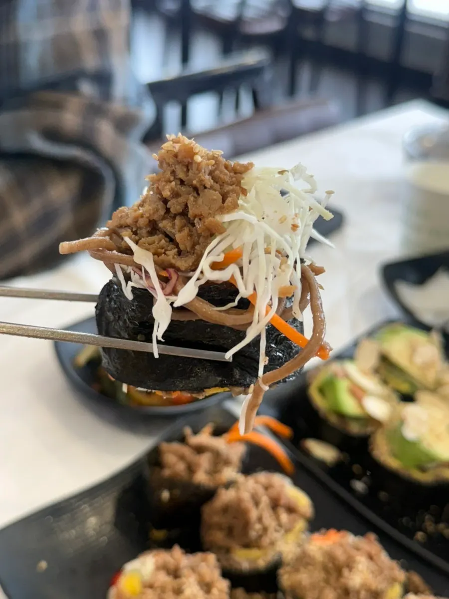 Two kinds of buckwheat gimbap to share