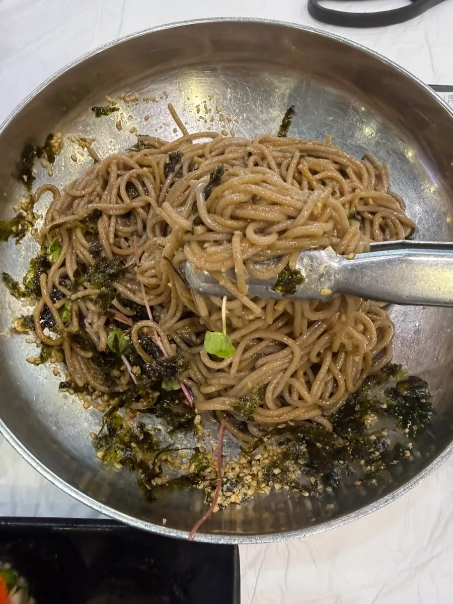 Mul-makguksu mixed and ready to eat