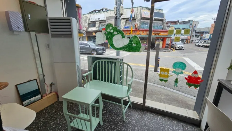 Cute European-style café seating