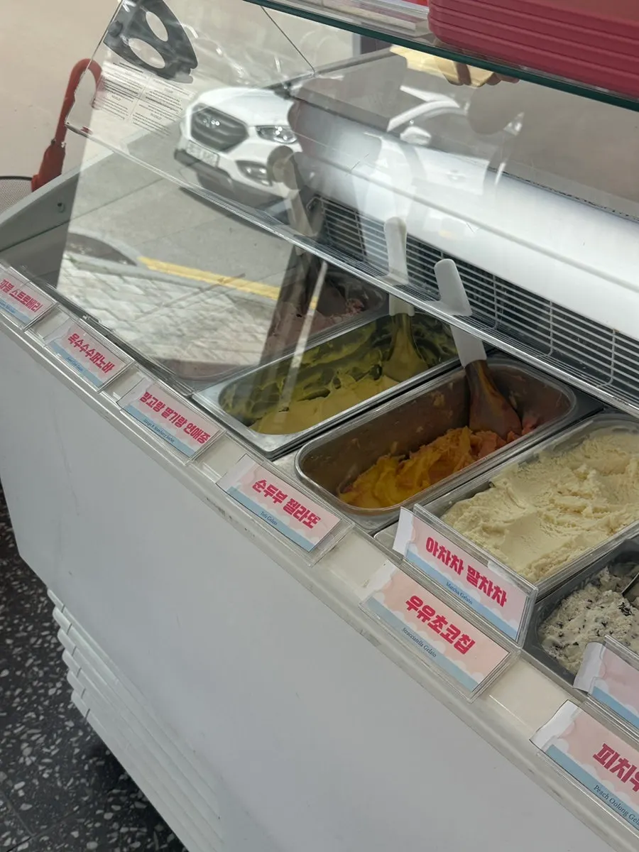 Display of Hi Gelato flavor varieties