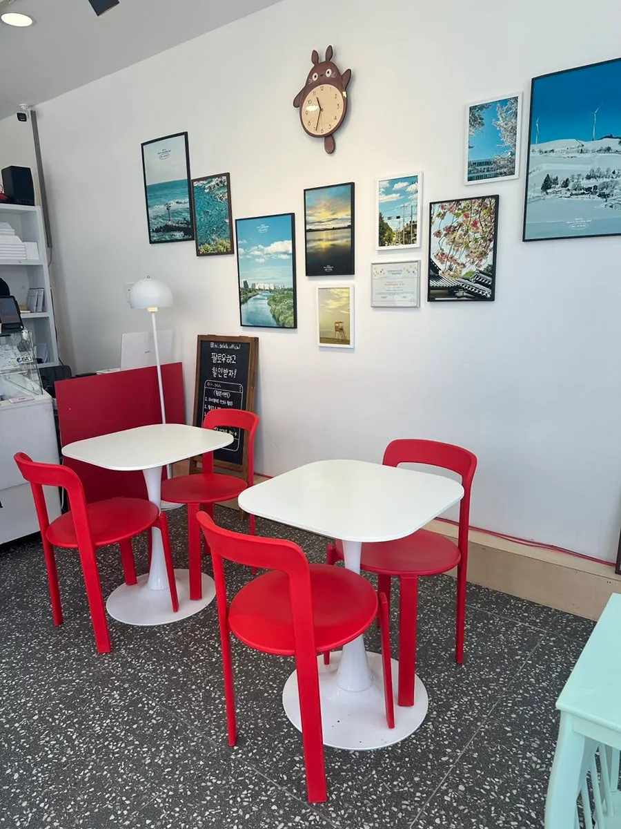 Seating inside Hi Gelato