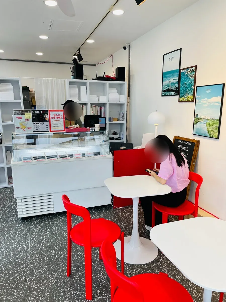 Clean interior of Hi Gelato