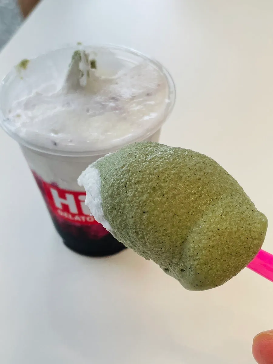 Mugwort rice cake flavor topped on the signature cup