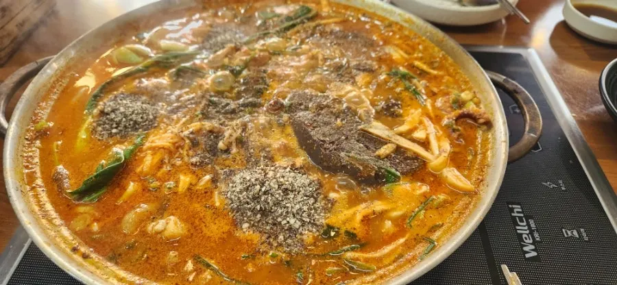 Spicy broth of the beef tripe hot pot