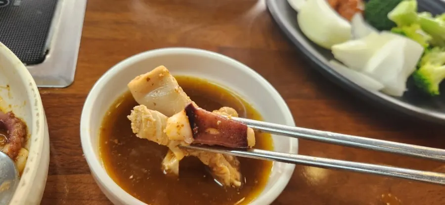 Glass noodles soaked in seasoning in the hot pot