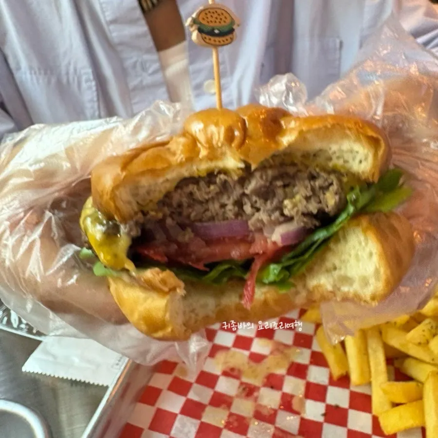 Cross-section of the signature Moana Burger with tomato and lettuce