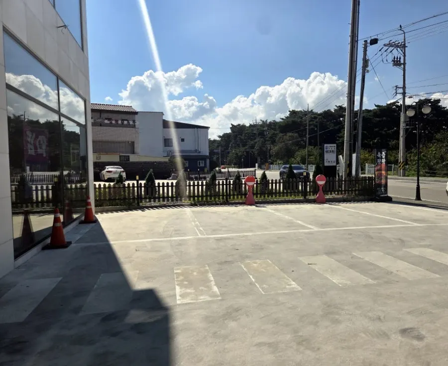 モアナバーガー店舗前の専用駐車場