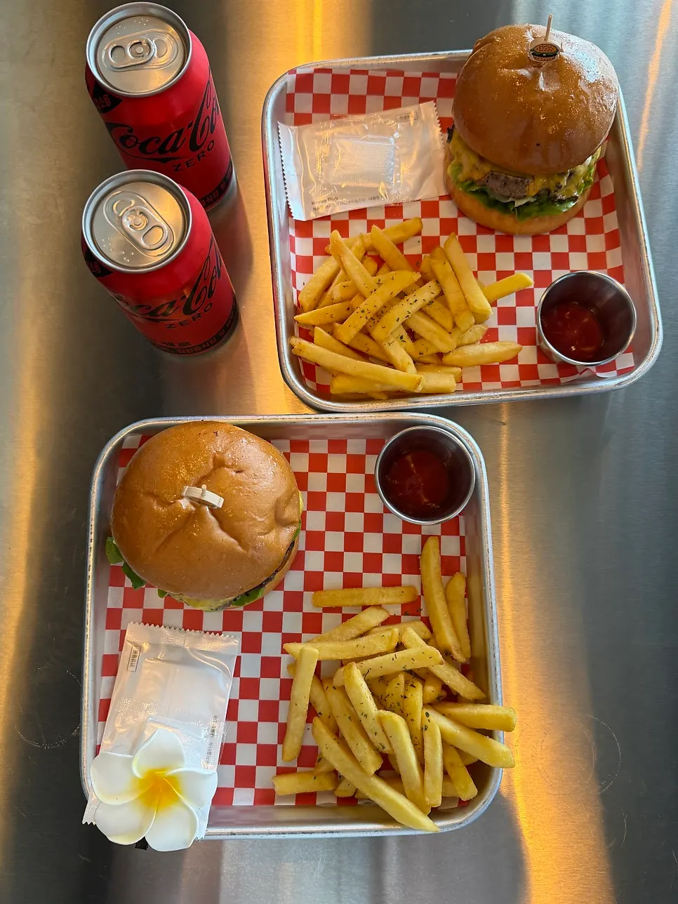 Moana Burger store information graphic