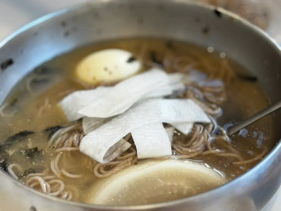 보쌈 접시와 밑반찬