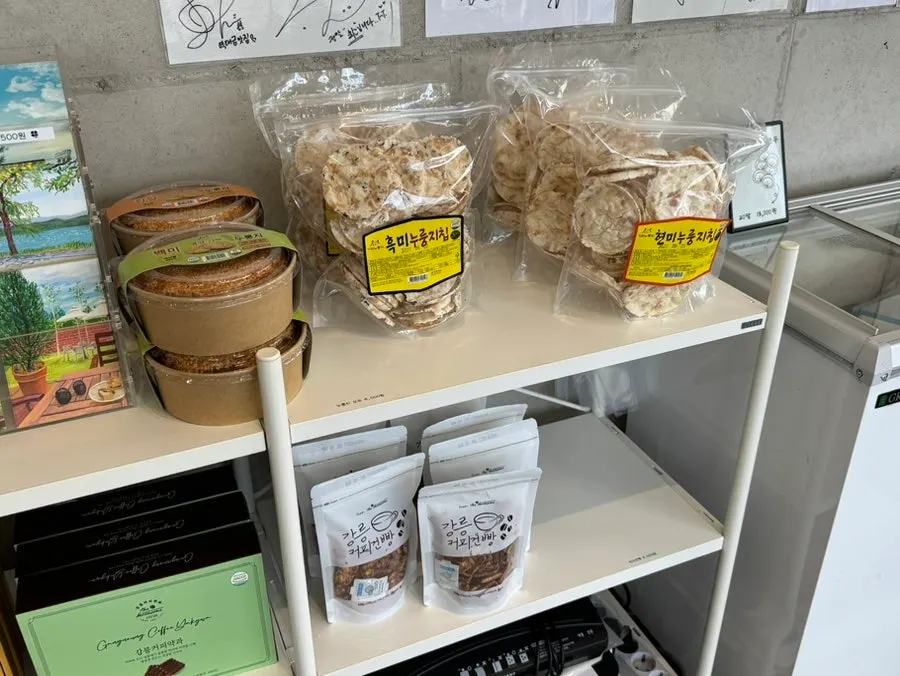 Nurungji chips and Gangneung coffee gunppang on the snack shelf