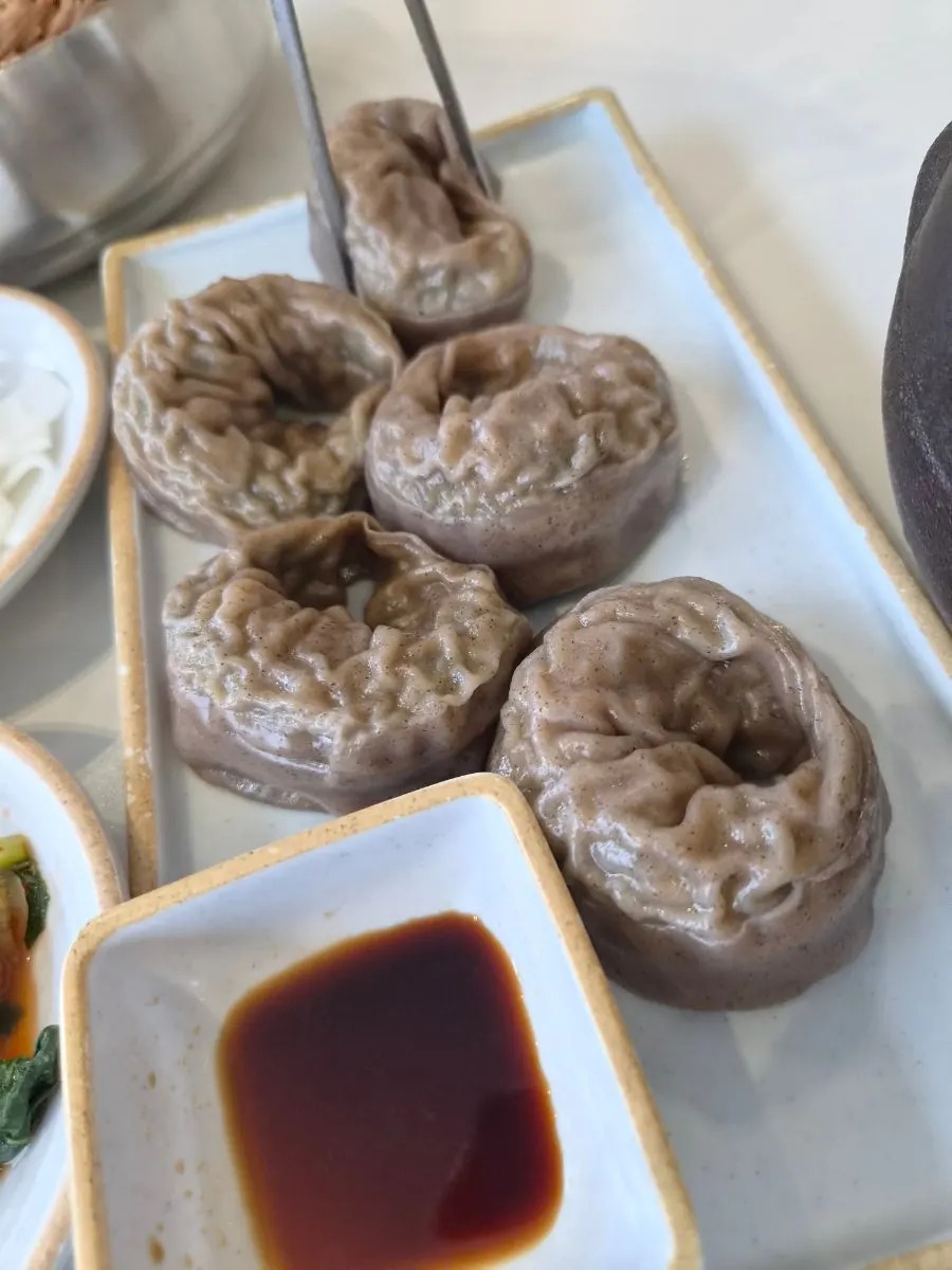 Pollack sashimi makguksu mixed with poured dongchimi broth