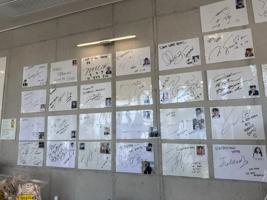 넓고 깔끔한 삼교리동치미막국수 남항진점 내부