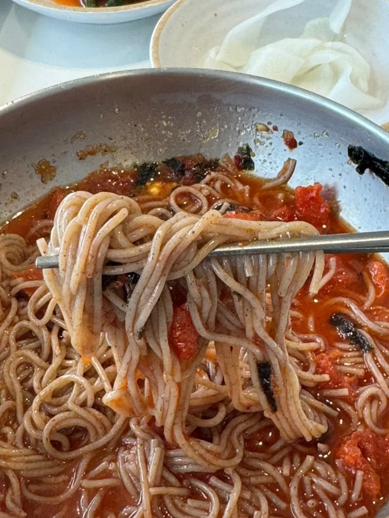 Buckwheat noodles mixed with sauce and perilla oil