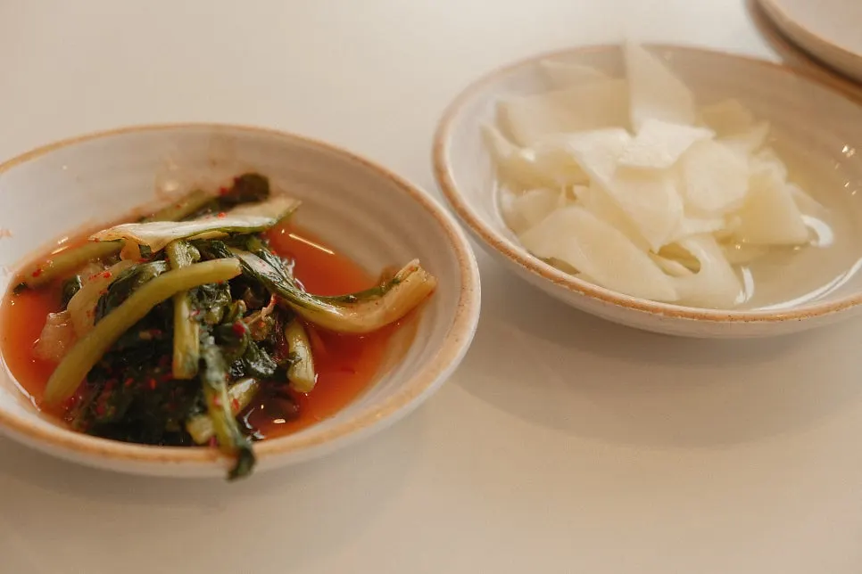 삼교리동치미막국수 남항진점 좌석 모습