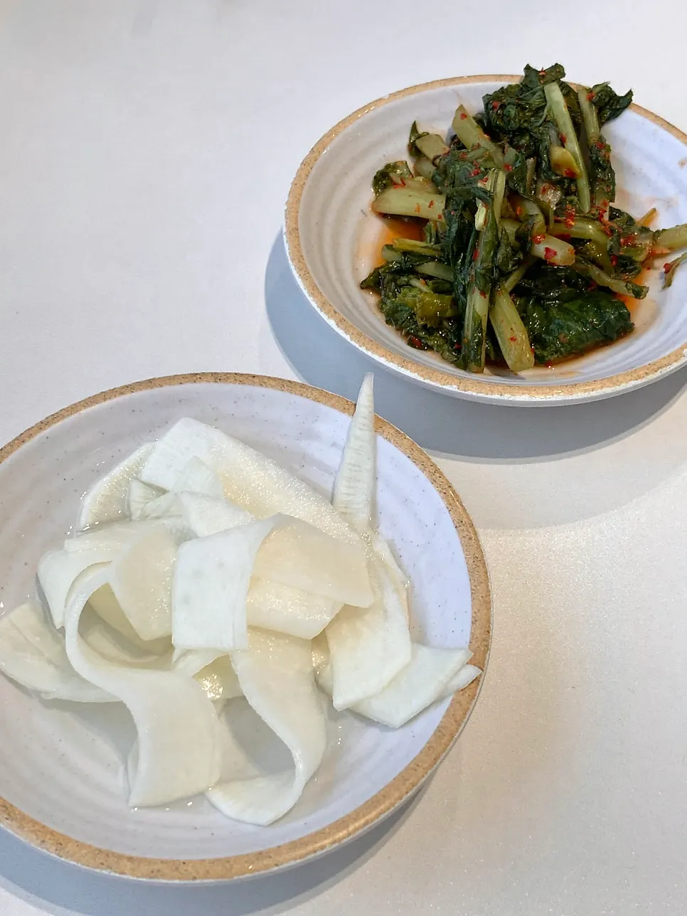 Radish and yeolmu kimchi served with the makguksu