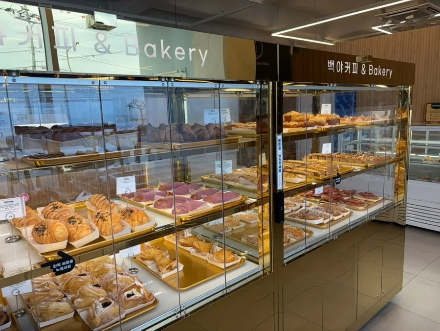Bread corner at Baegya Coffee with various breads