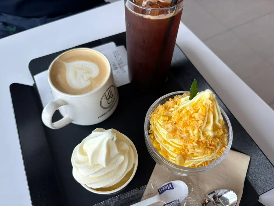 Hot latte enjoyed on a chilly day at Baegya Coffee