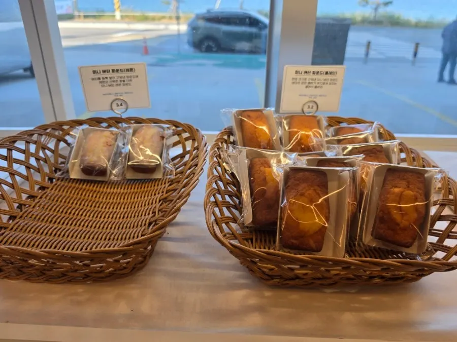 Full view of the bakery corner at Baegya Coffee