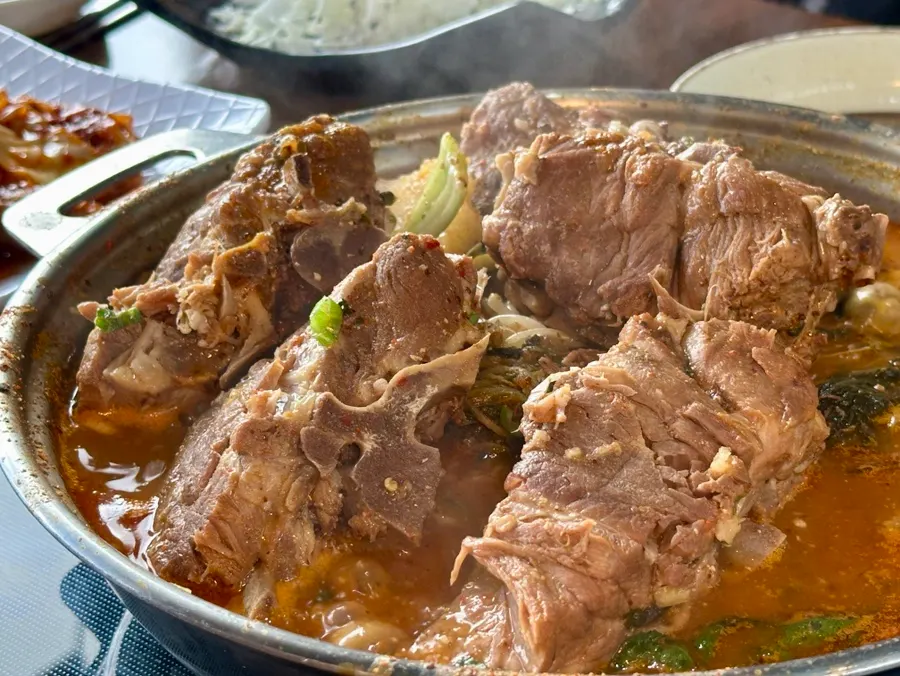 셀프바에서 리필 가능한 반찬