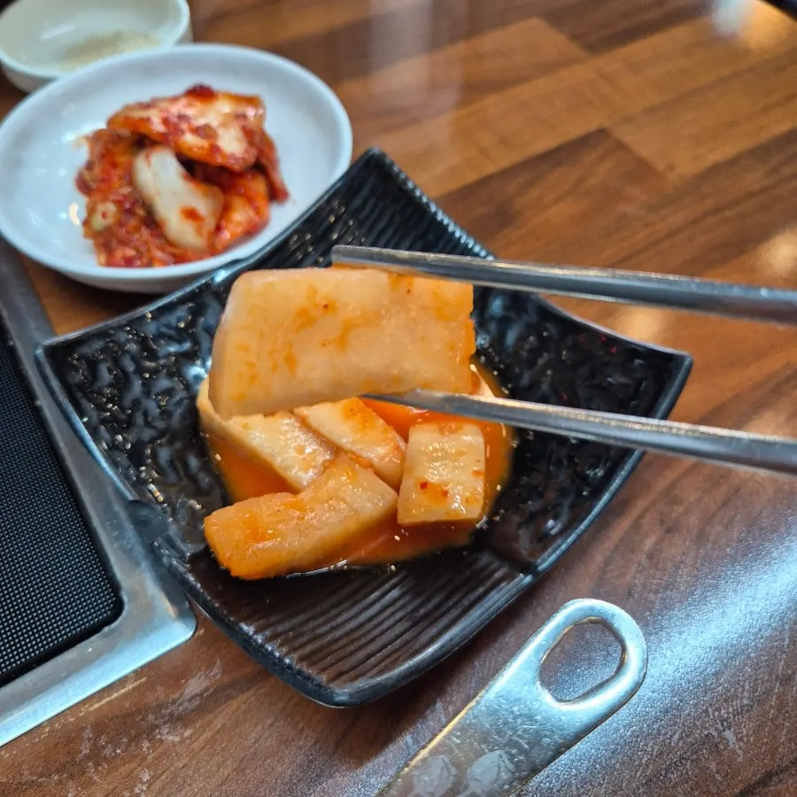 직접 만든 김치와 깍두기