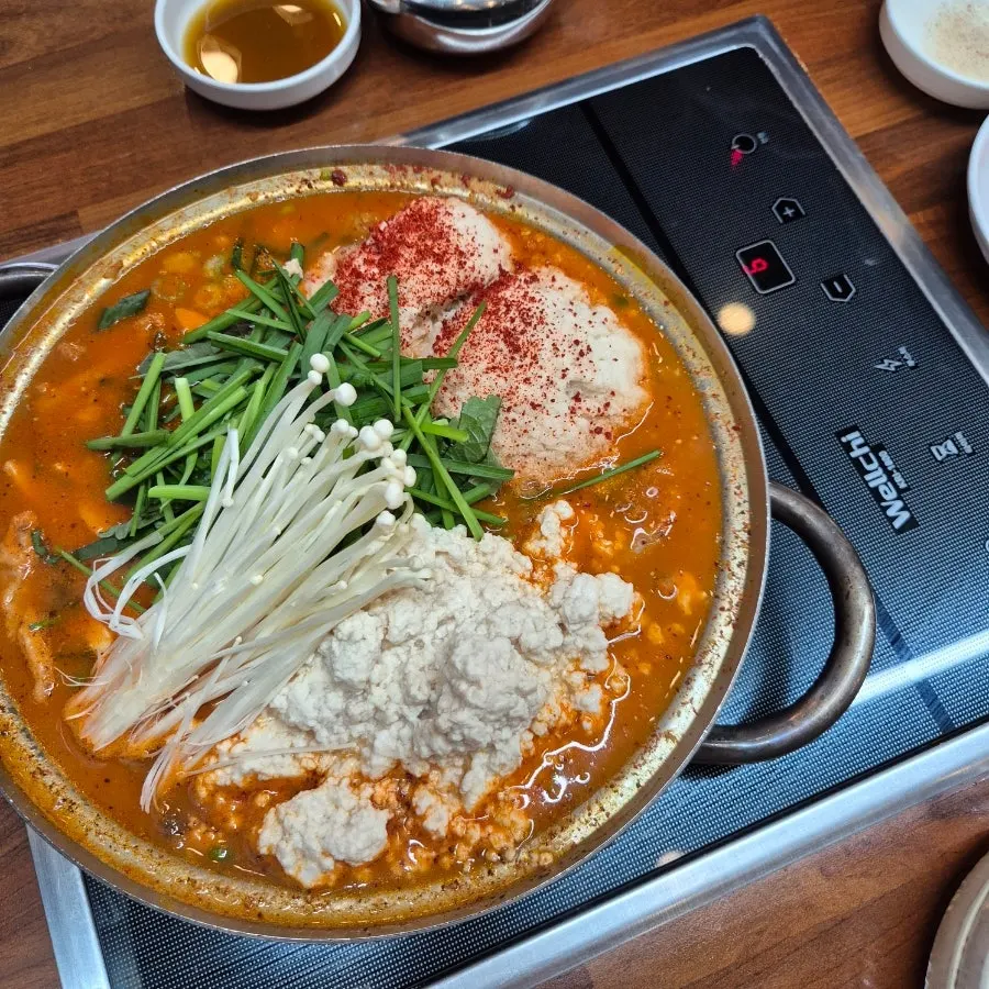 순두부 콩비지 소곱창전골 한 냄비