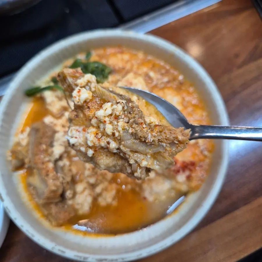 앞접시에 덜어낸 소곱창전골
