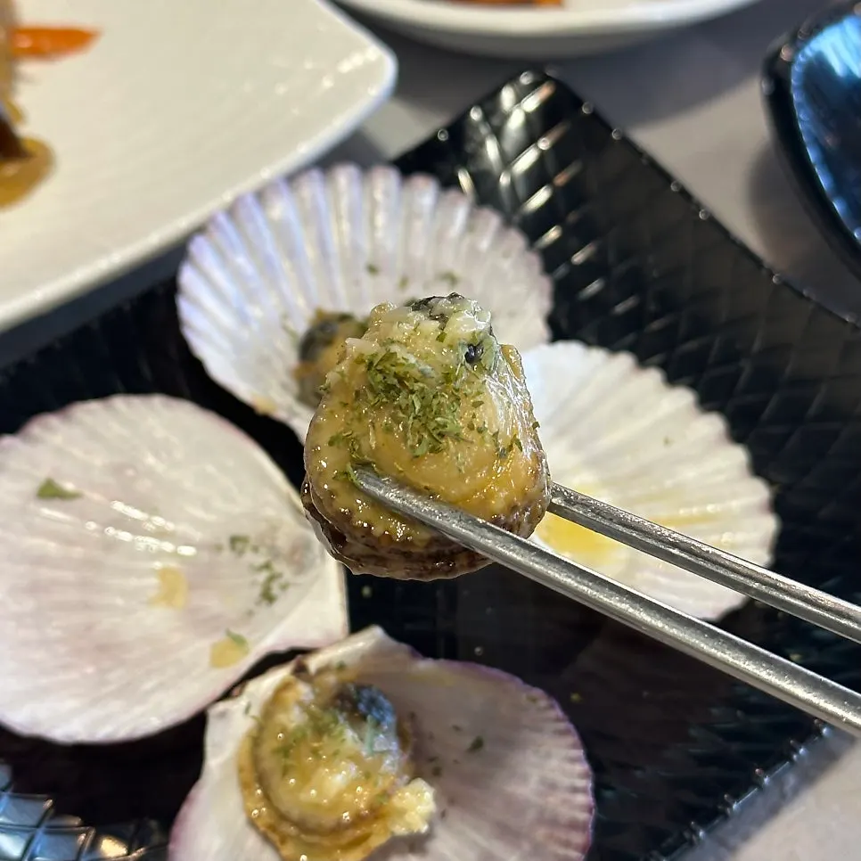 A plate of butter-steamed scallops