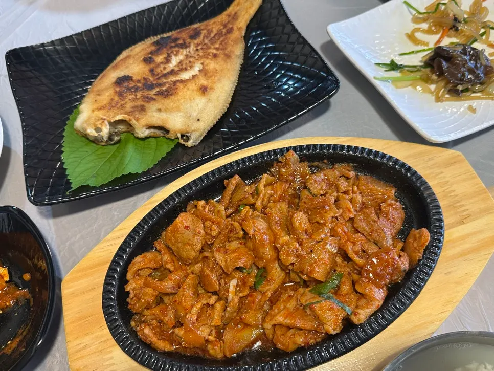 Table with grilled flounder and pork bulgogi