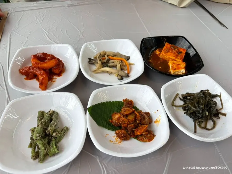 Ojukheon Hansang set laid out, ₩14,000 per person