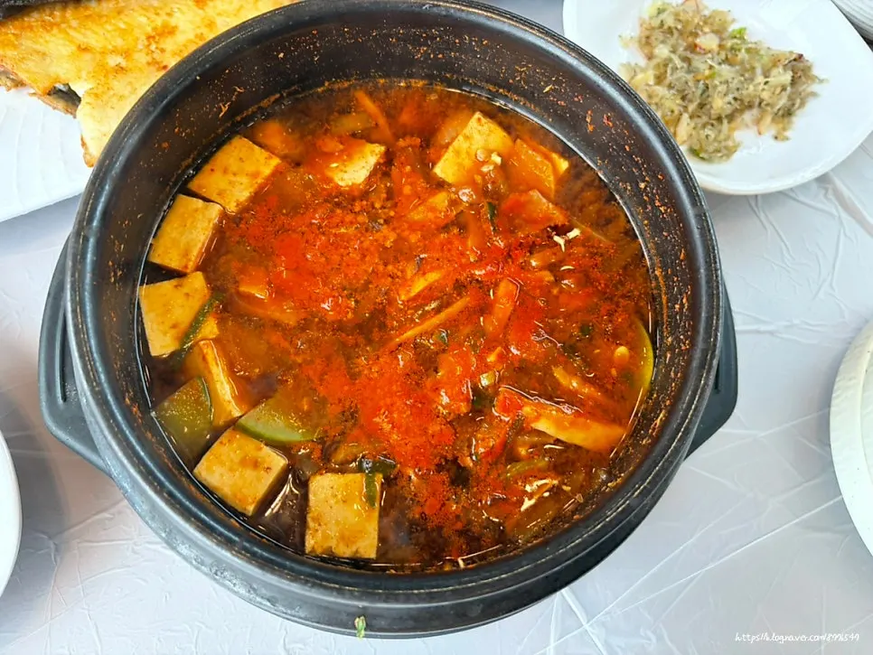 Full table view with grilled fish at Saimdang Bueok