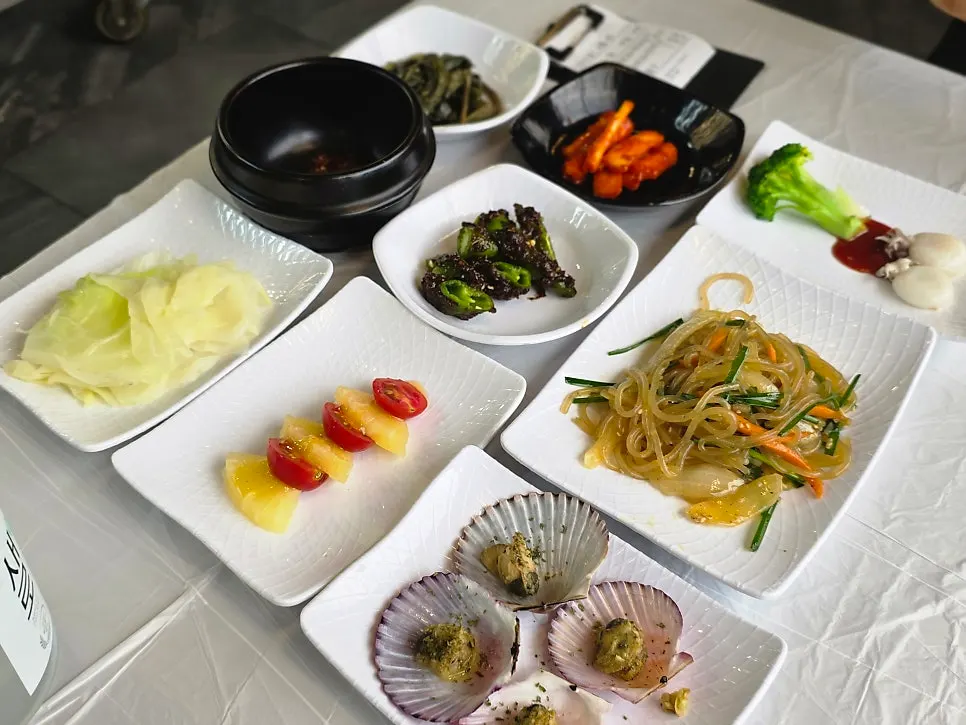 The basic homemade side dishes served with the Saimdang Hanjang