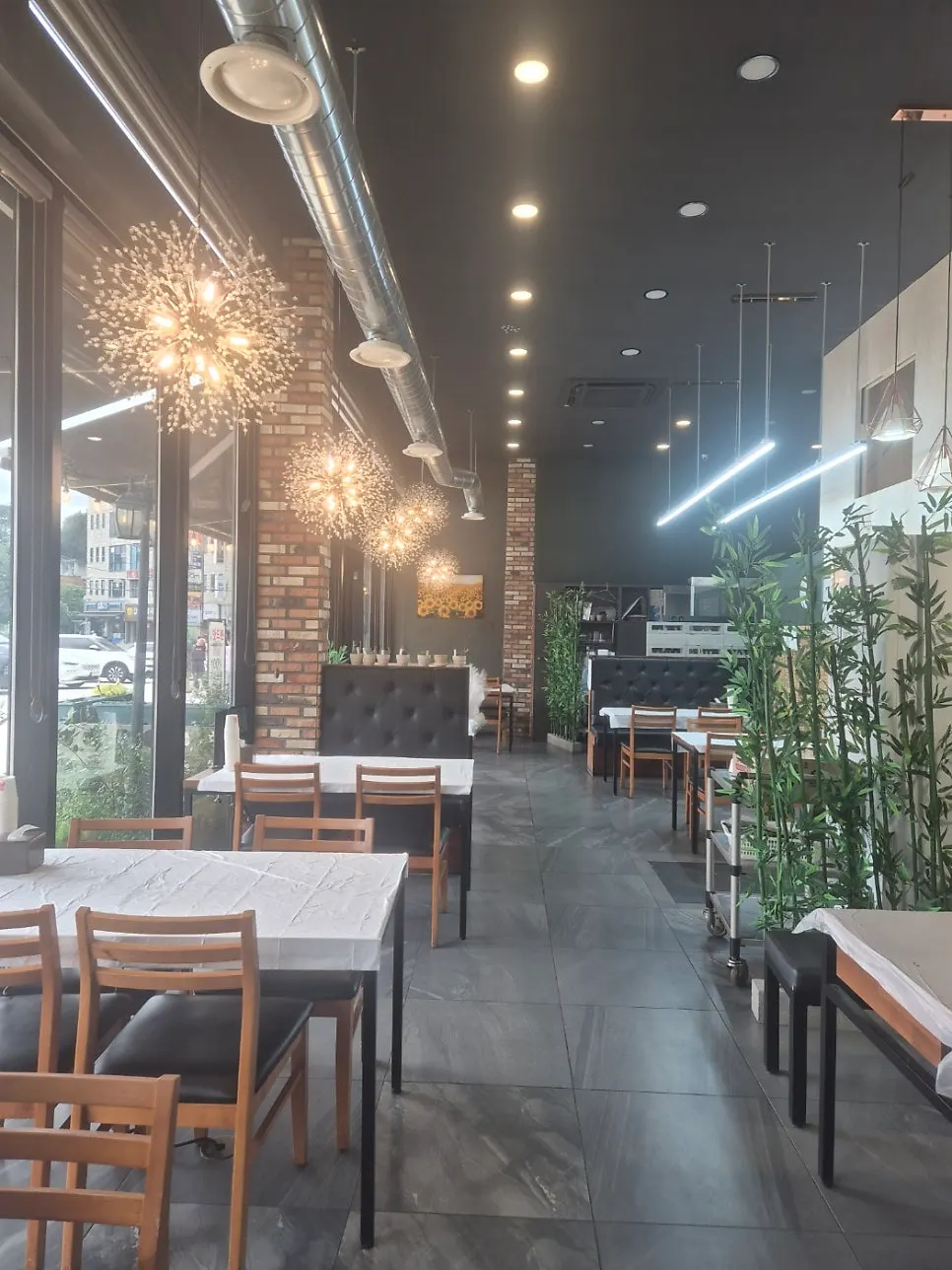 Table seating with generous spacing