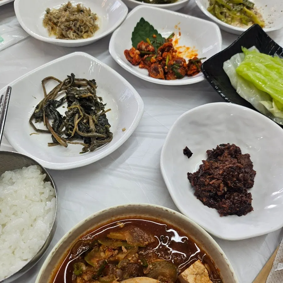 Additional menu items at Saimdang Bueok