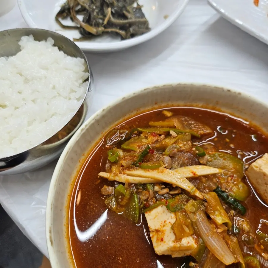 Finishing the Ojukheon-han-sang meal for four