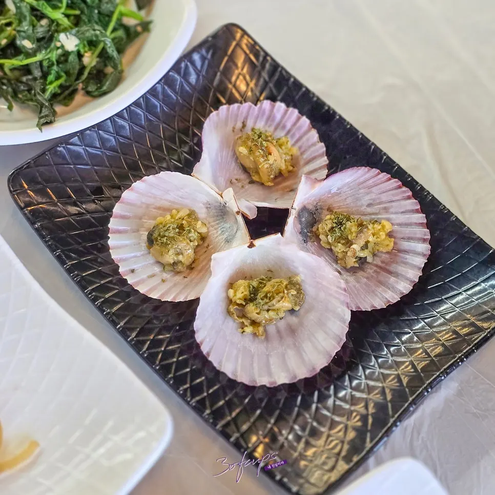 Garlic butter grilled scallops