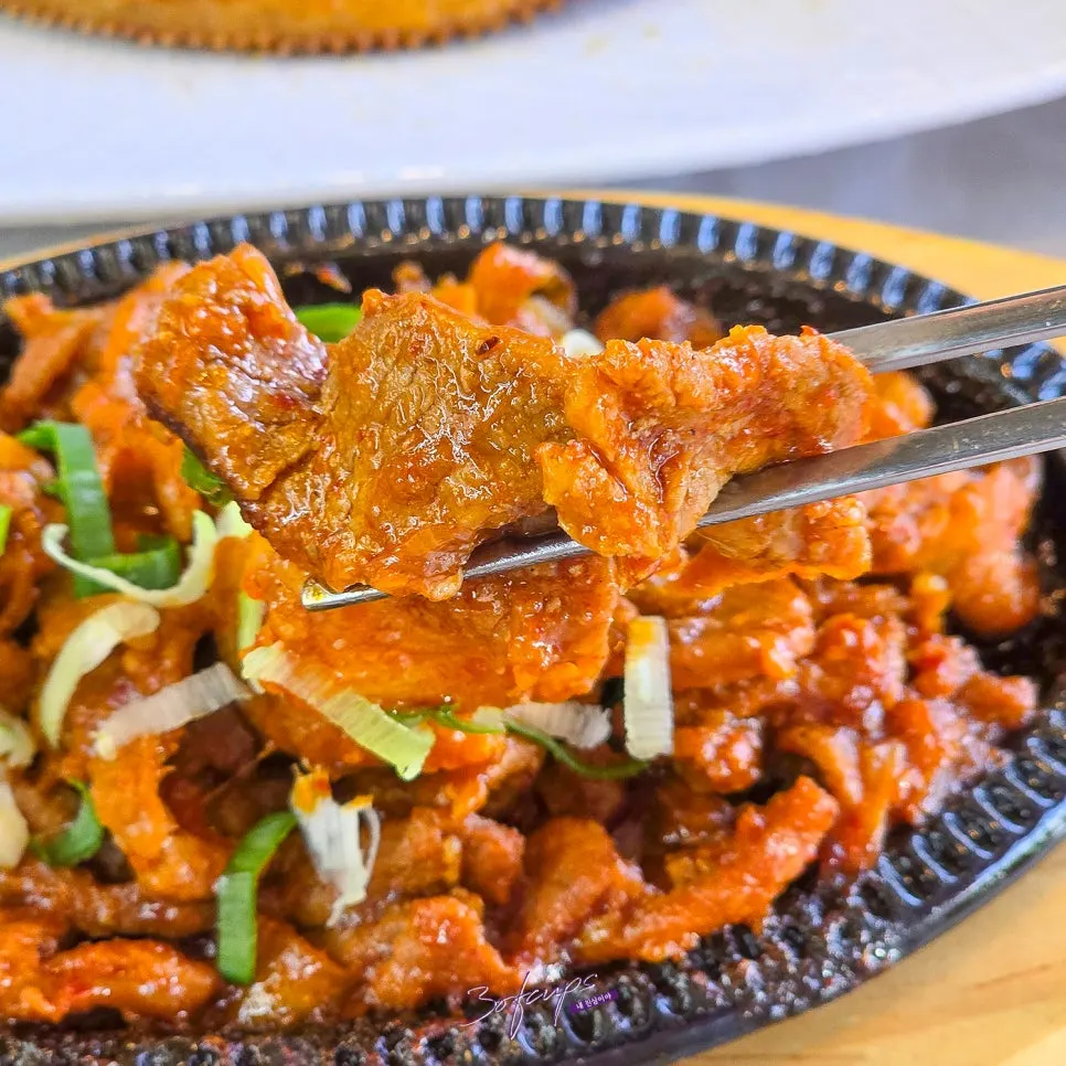 Pork bulgogi served on a sizzling hot plate