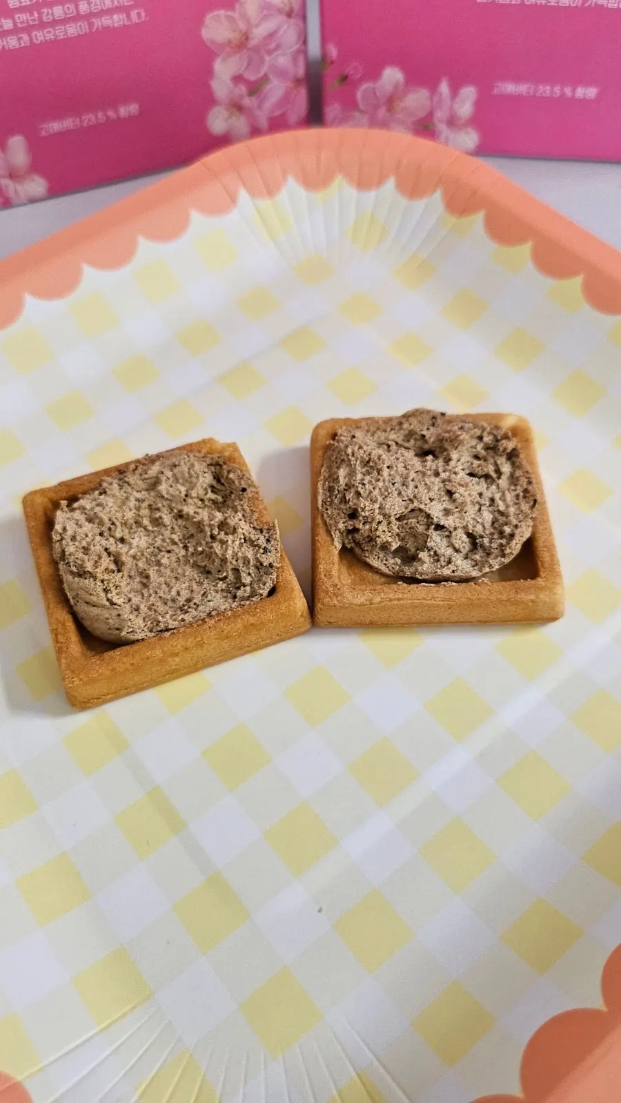 Cross-section of strawberry-flavored Gangneung Sand