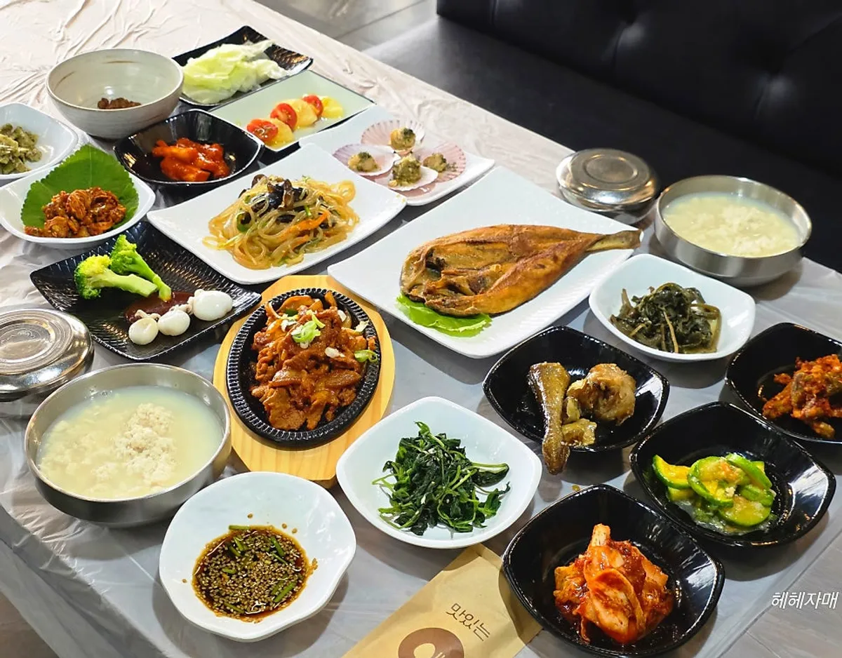 사임당부엌 로봇 서빙과 식사 이미지