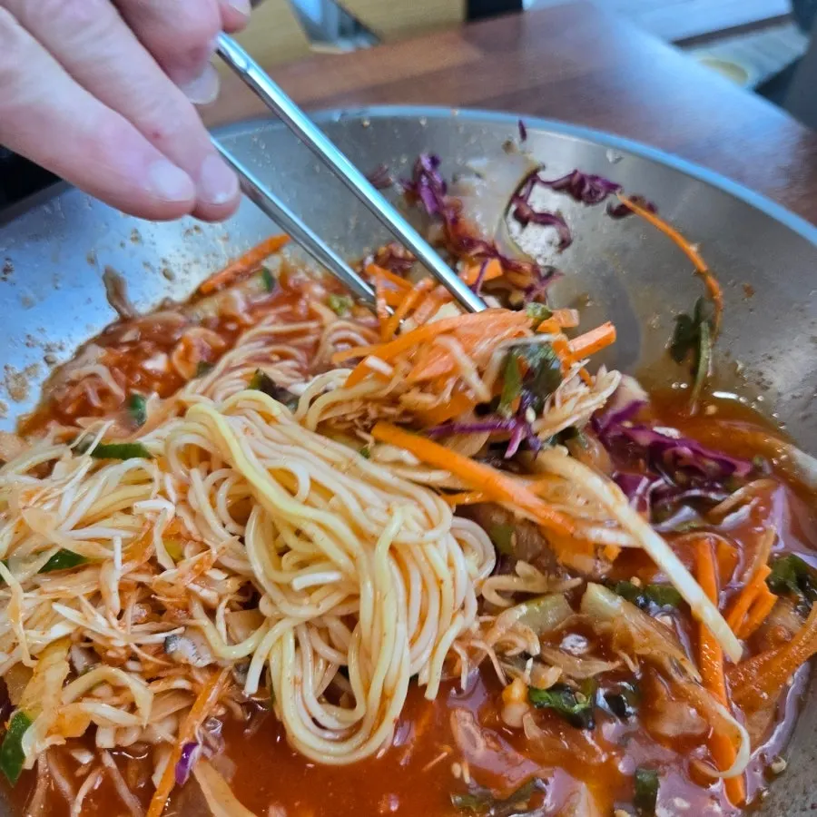 물회에 올라간 전복 클로즈업