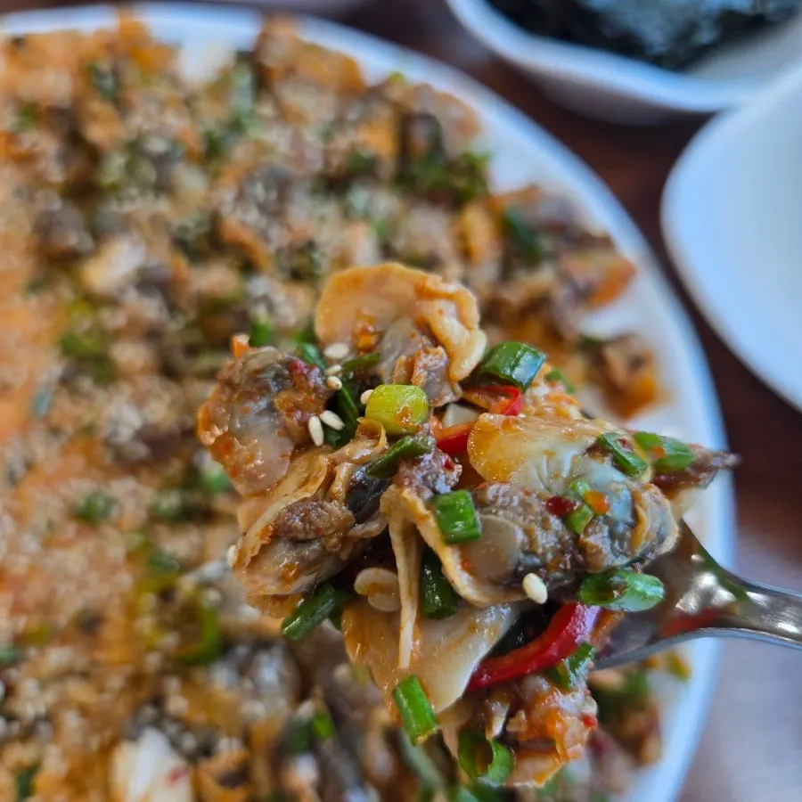 식사를 마친 연화마을 꼬막비빔밥 테이블