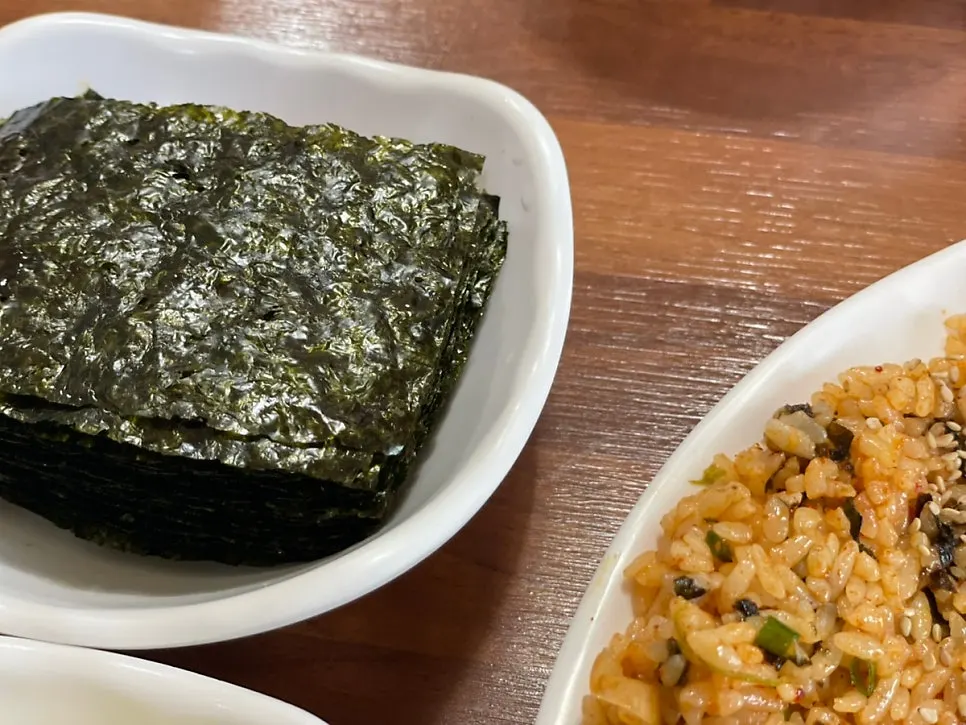 쌈용 김과 깻잎, 물회에 넣을 소면