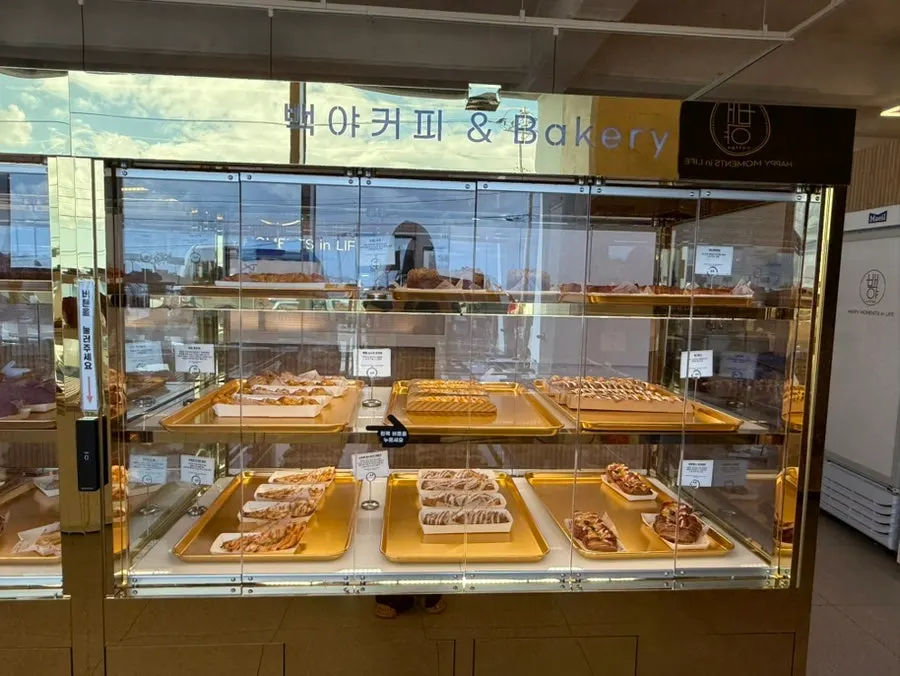 Exterior of Baegya Coffee close to the sea