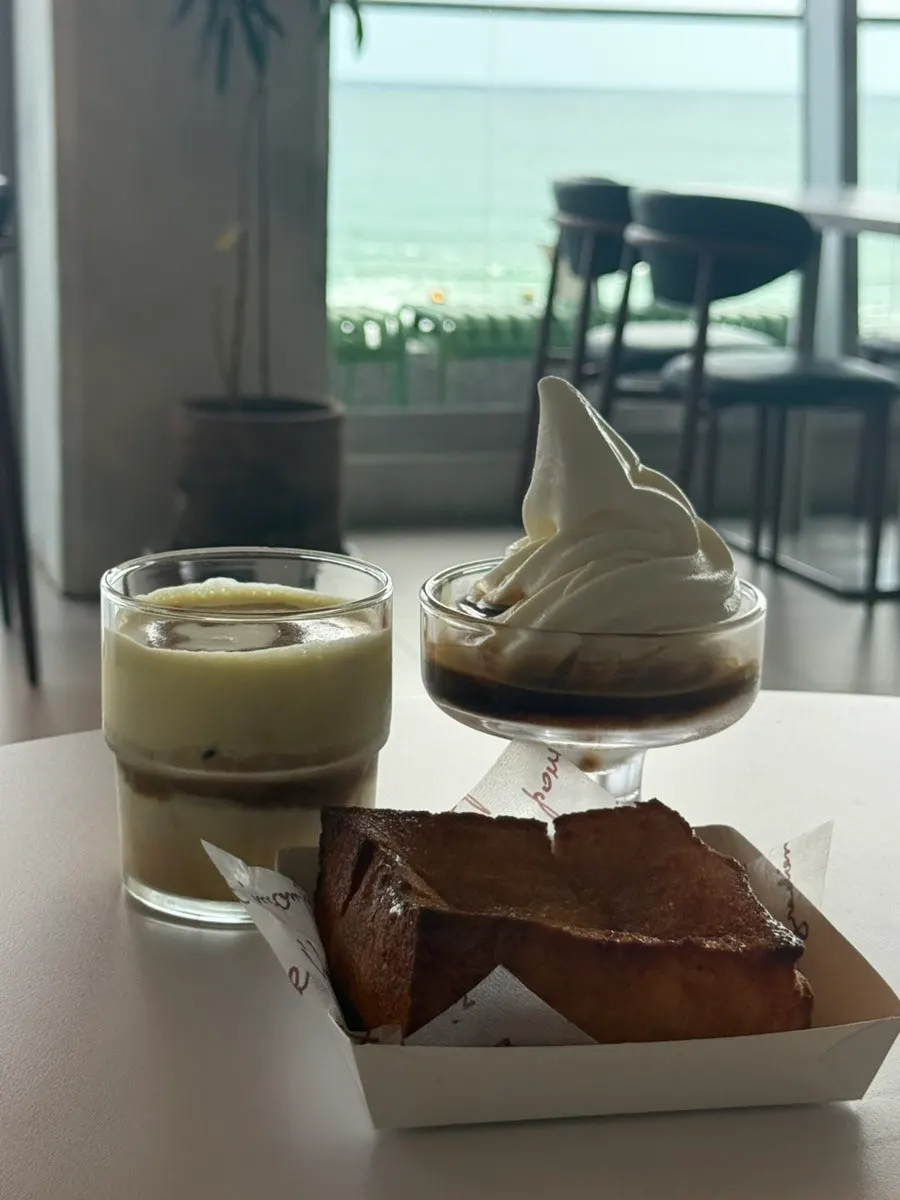 Ice cream and drinks on the table